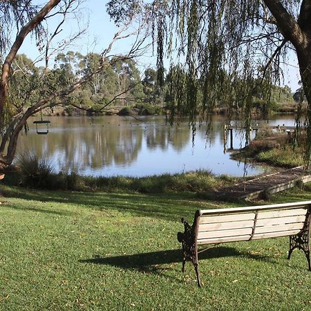 Little Lake Cottage Nyora Exteriér fotografie