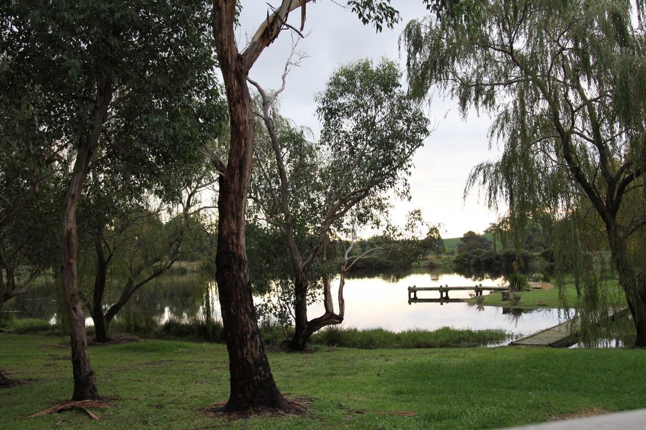 Little Lake Cottage Nyora Exteriér fotografie